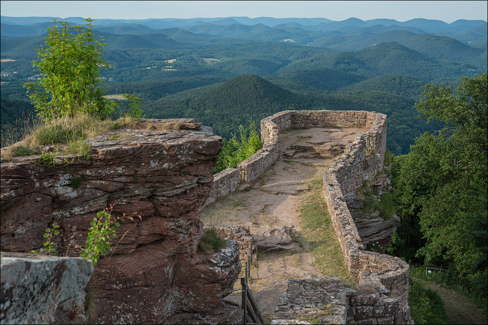 Ruine du château de Wegelnburg.