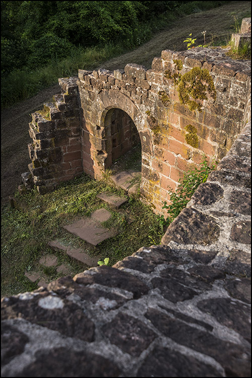Ruine du château de Wegelnburg.