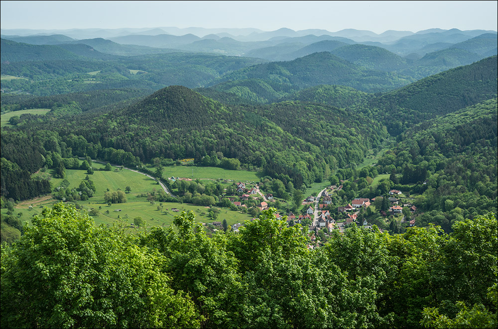 Point de vue depuis la ruine du château de Wegelnburg.