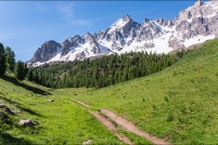 05600 - Ceillac.  Sentier conduisant au lac Miroir.