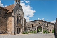 05130 - Tallard.  Le château. : 05,tallard,village,château,église