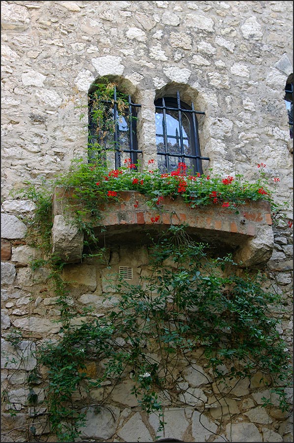 06360-Eze. 