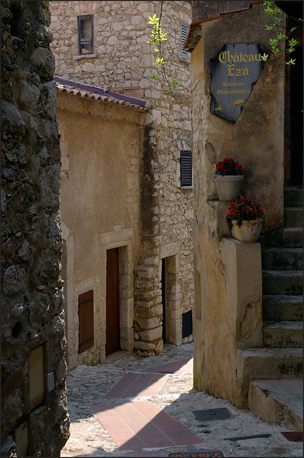 06360-Eze. 