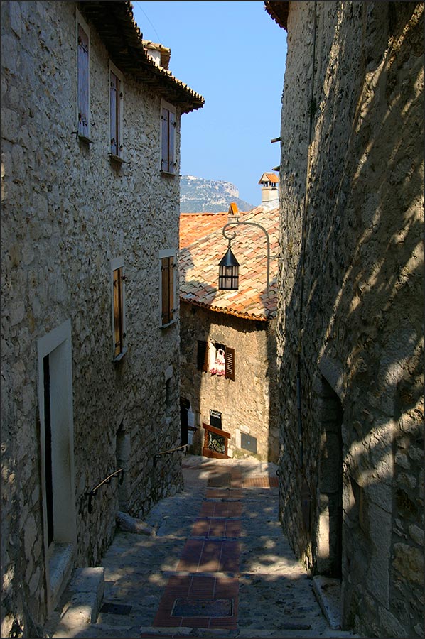 06360-Eze. 