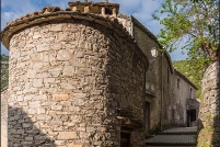 Cirque de Navacelles.  Le village.