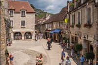 46-Rocamadour.  La place de la Caretta. : 46,Rocamadour,Place,senhal,caretta