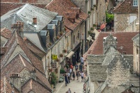 46-Rocamadour.  La rue principale photographiée depuis le point de vue panoramique. : 46,Rocamadour,rue,point,vue
