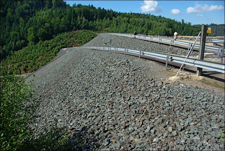 54540-Pierre percée.