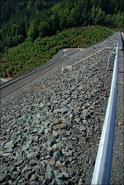 54540-Pierre percée.