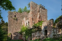 67 - Châteaux forts en ruines.
