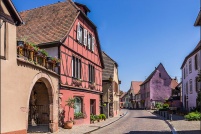 68240-Kientzheim. : 68,haut-rhin,Kientzheim,village,rempart,rue