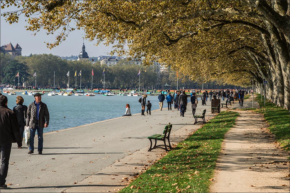 74000-Annecy. 