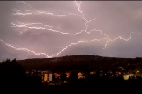 88400-Gérardmer.  Photo extraite d'une vidéo faite à Gérardmer avec une caméra Gopro" hero 5" : éclair,orage