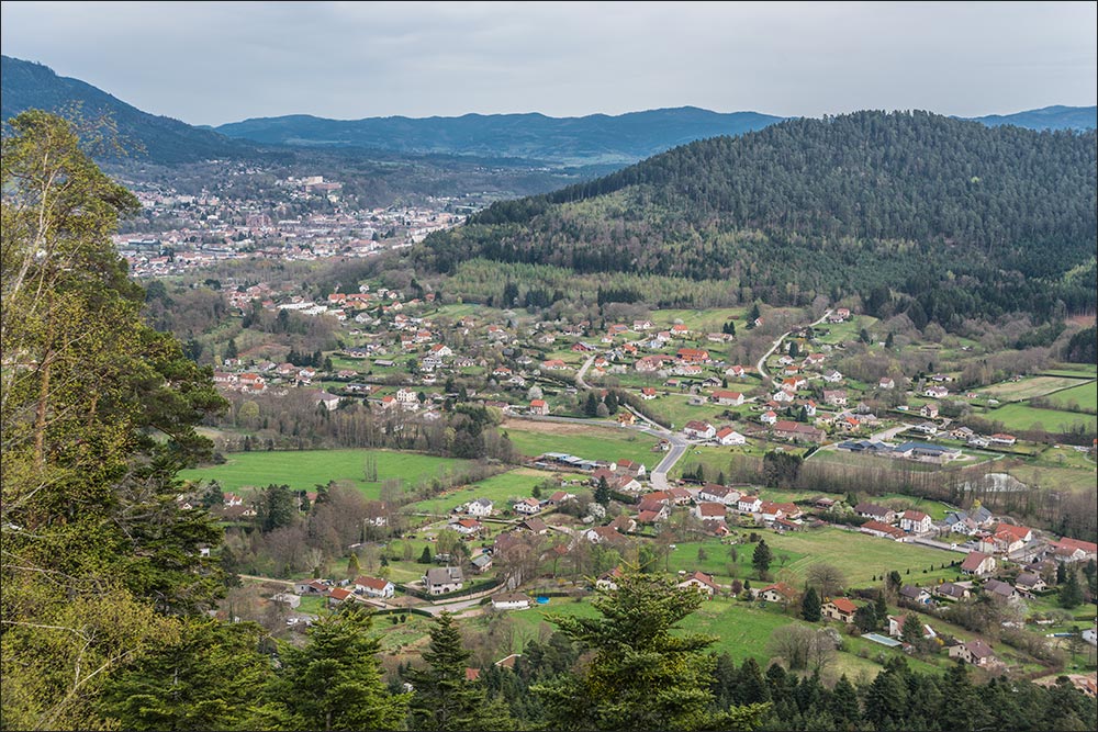 La roche du pic-vert. Point de vue sur La Bolle et Saint-Dié.