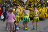 Fête des jonquilles 2011.  Animation autour du char "Il est où mon Doudou". : 88,Gérardmer,fête,jonquilles
