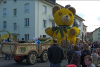 Fête des jonquilles 2011.  Il est où mon Doudou. (Patrick Fleurance) - 1er prix des grands chars. : 88,Gérardmer,fête,jonquilles