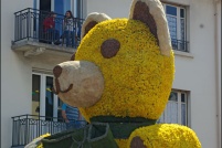 Fête des jonquilles 2011.  Il est où mon Doudou. (Patrick Fleurance) - 1er prix des grands chars. : 88,Gérardmer,fête,jonquilles