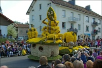 Fête des jonquilles 2011.  Alice au pays des merveilles. (E.S.A.T Albestroff 57) - 6ème prix des chars moyens. : 88,Gérardmer,fête,jonquilles